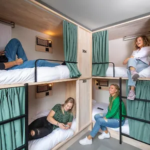 Hostal The Bee